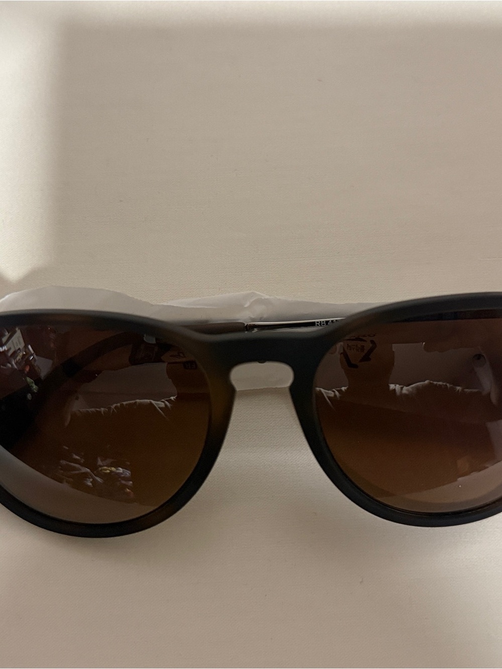 Ray-Ban Men’s Black Frame Sunglasses with Brown Gradient Lenses
